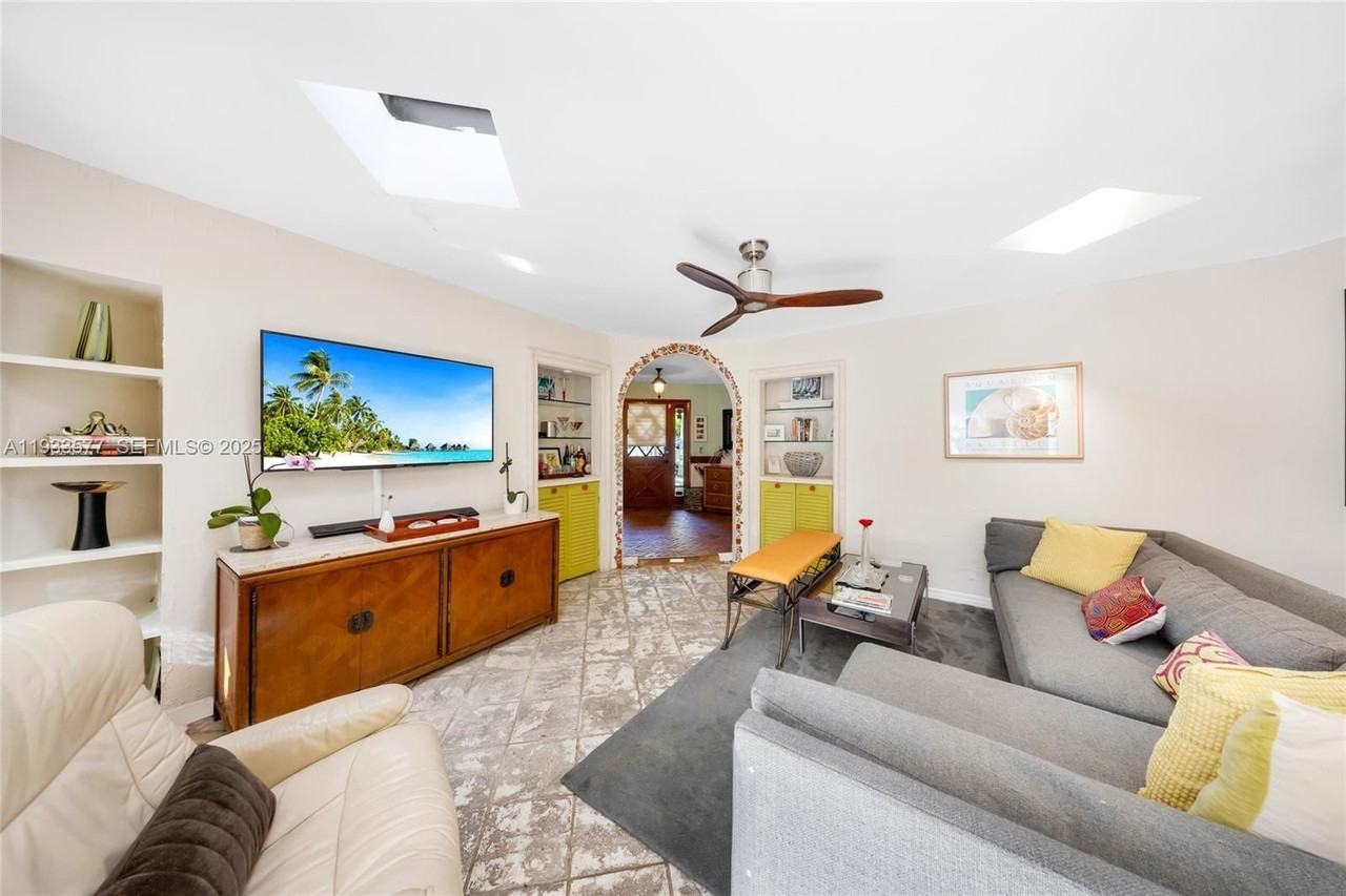 1840 Tigertail Ave - Photo 4 of 32