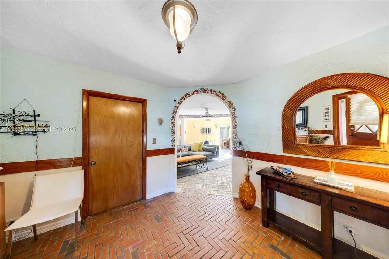 1840 Tigertail Ave - Photo 5 of 32