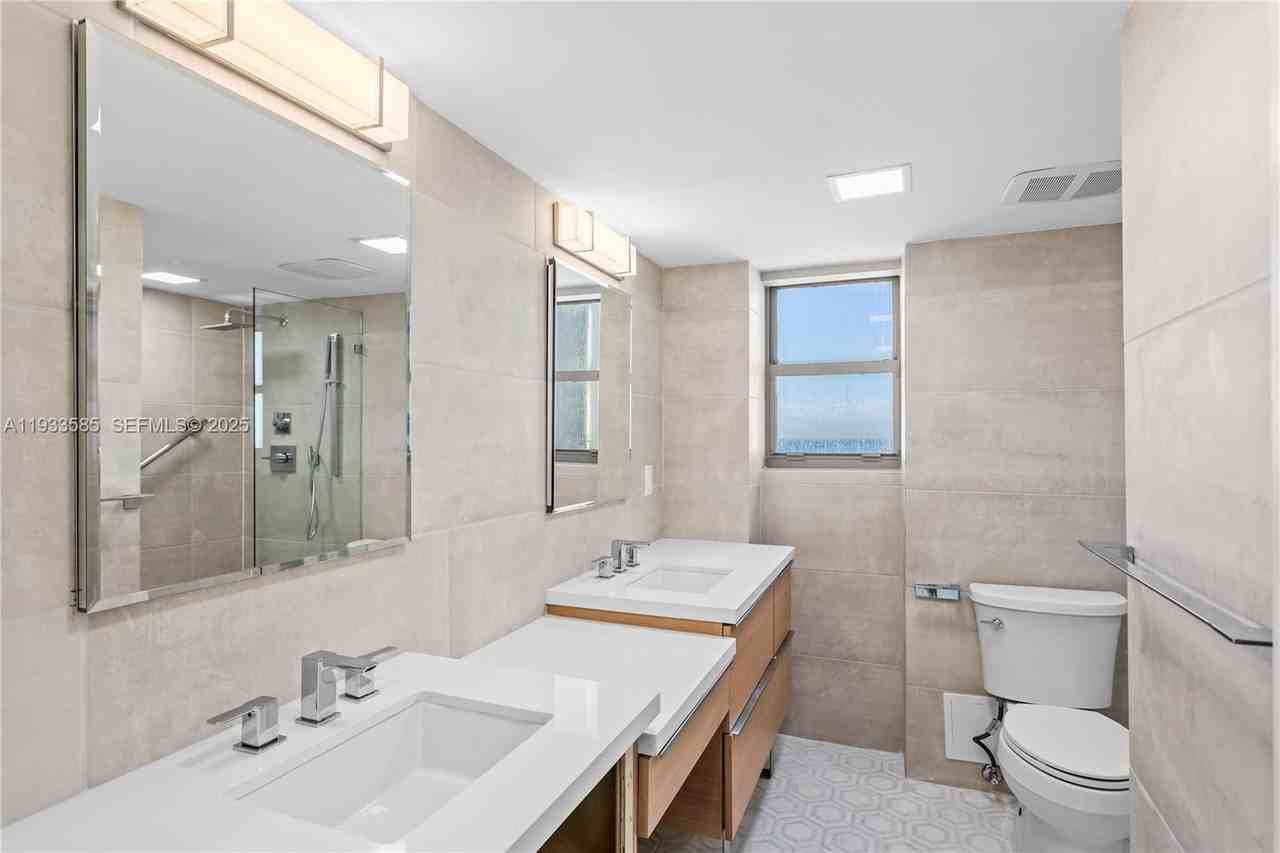 5555 Collins Ave #14N - Photo 7 of 14