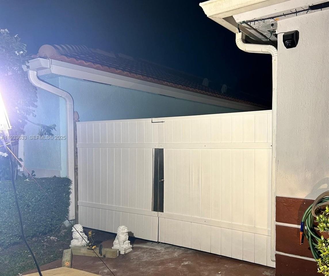 14026 Sw 151st Ct - Photo 3 of 26