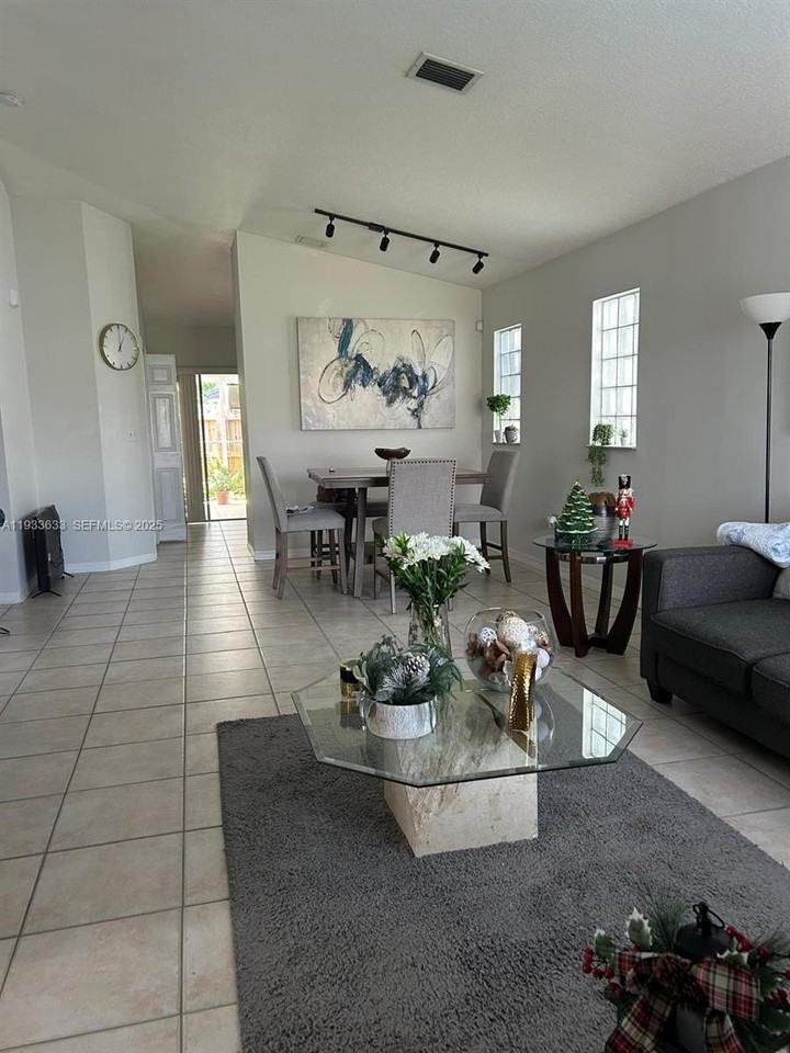 14026 Sw 151st Ct - Photo 5 of 26