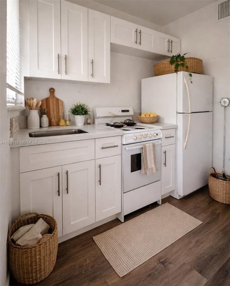 251 Hibiscus Dr #2 - Photo 3 of 20