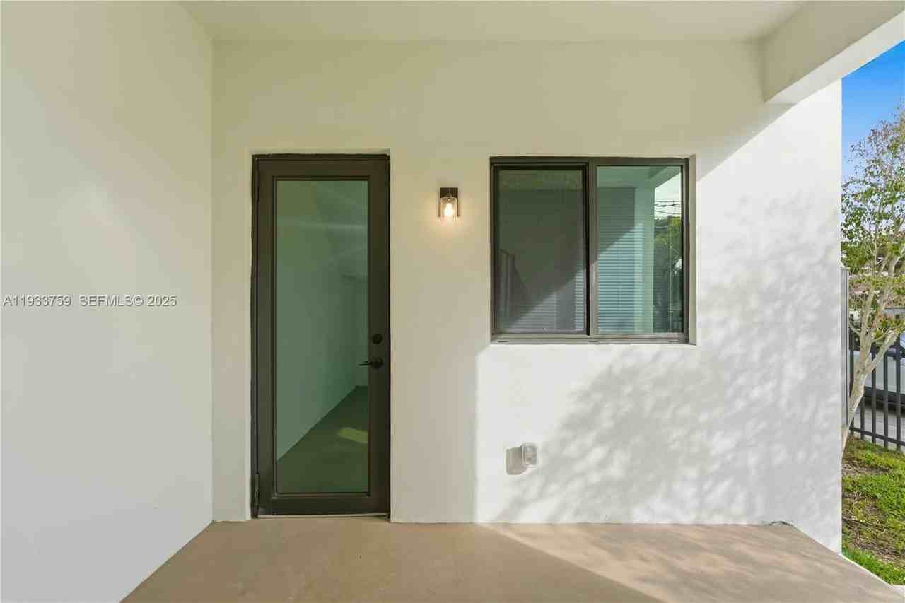 1393 Nw 31st St #A - Photo 3 of 21