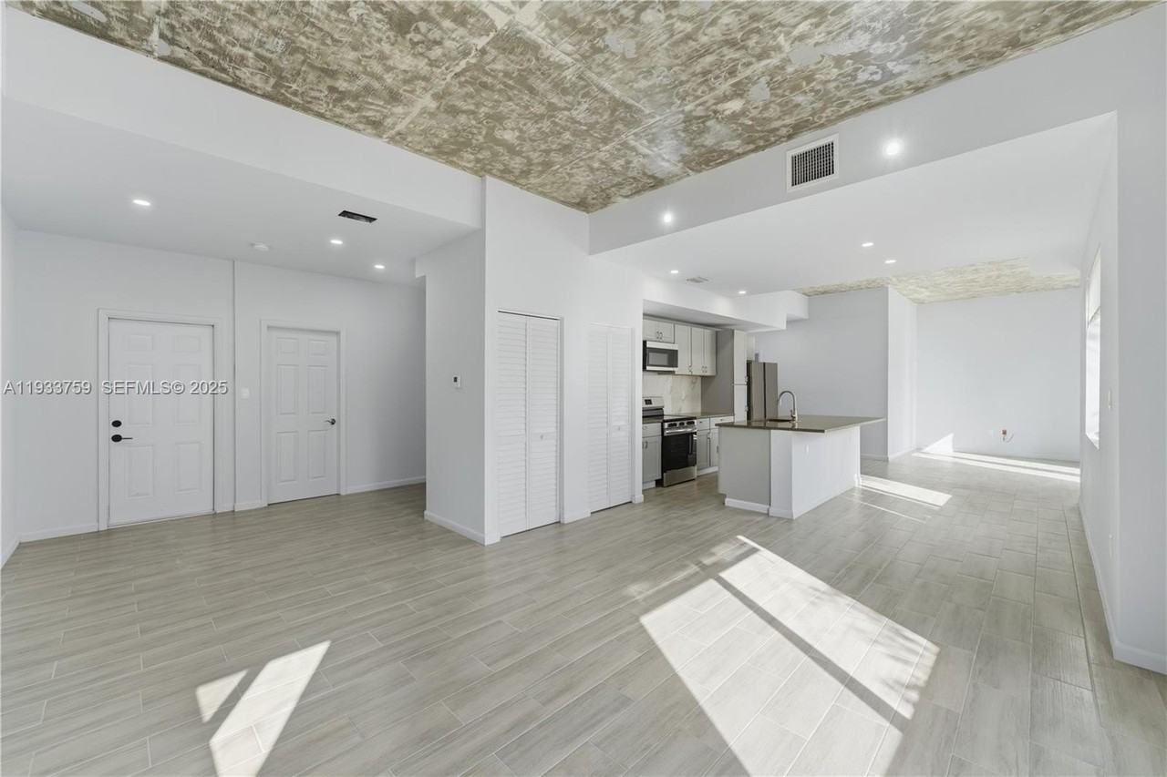 1393 Nw 31st St #A - Photo 4 of 21