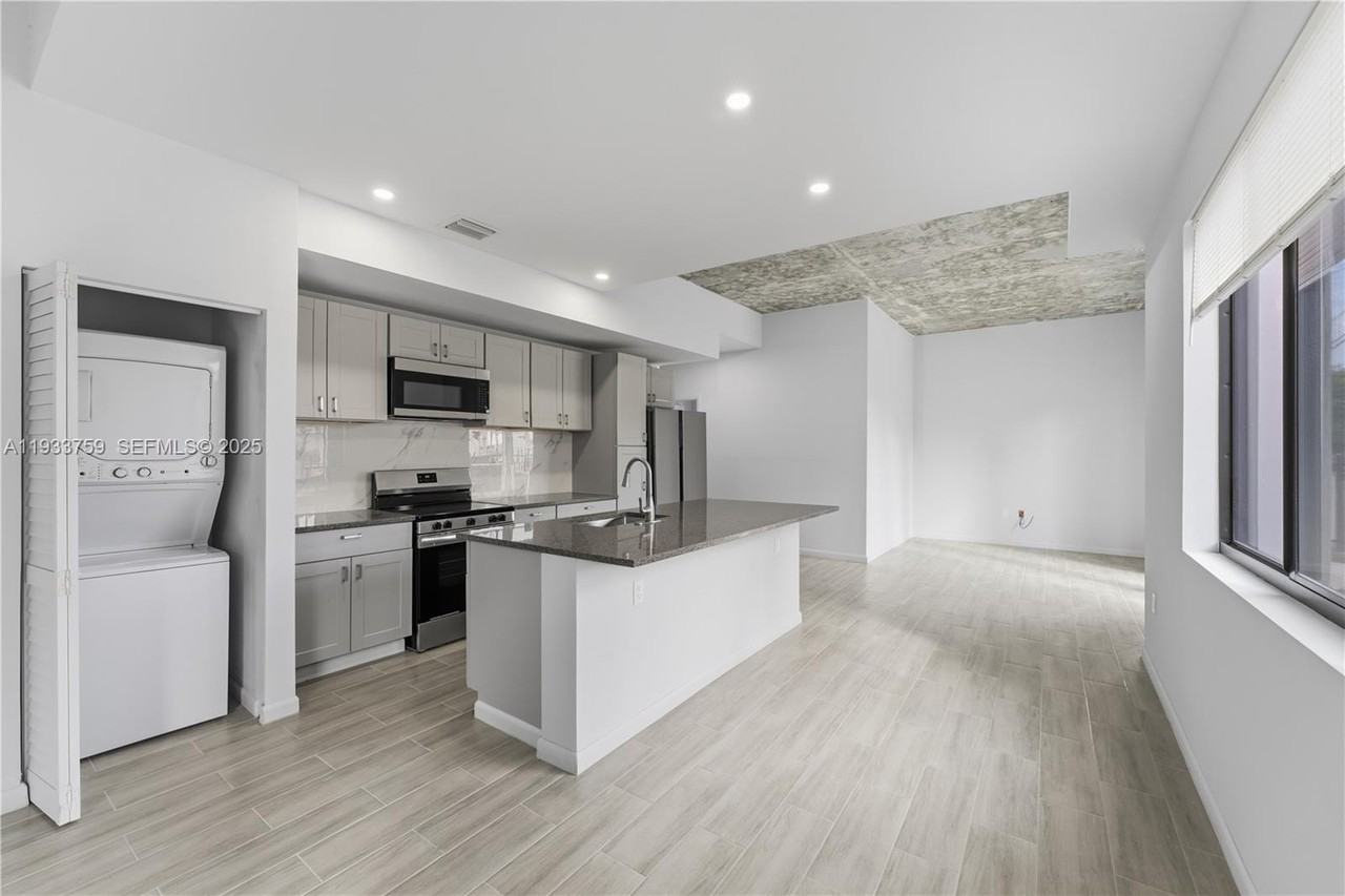 1393 Nw 31st St #A - Photo 5 of 21