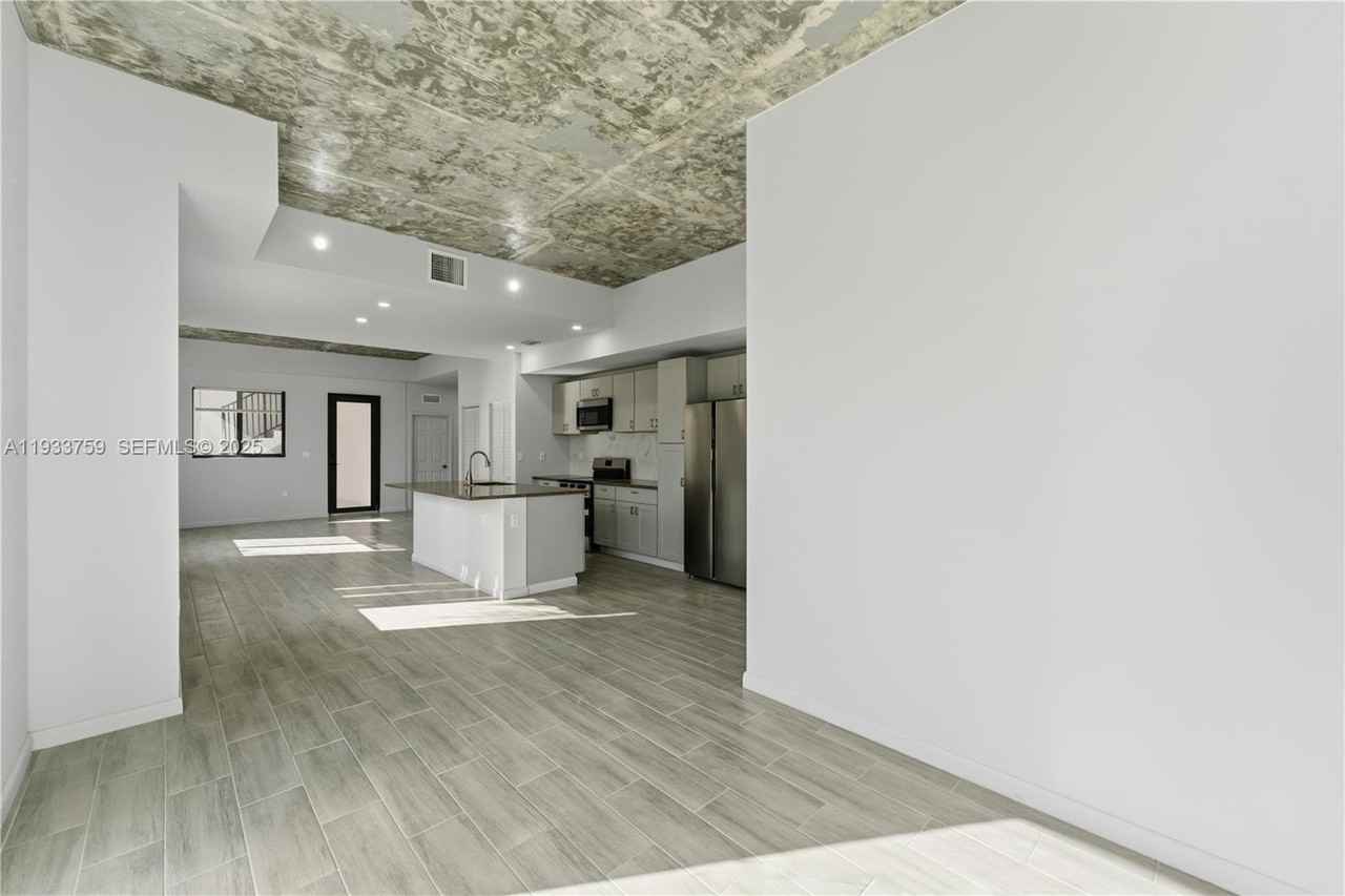 1393 Nw 31st St #A - Photo 7 of 21