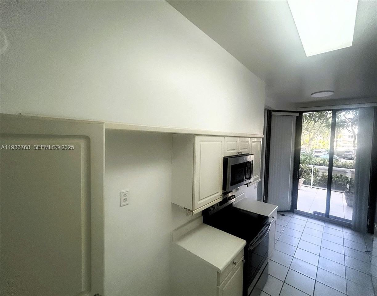 3640 Yacht Club Dr #104 - Photo 3 of 9