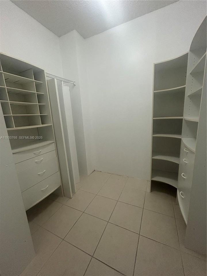 3640 Yacht Club Dr #104 - Photo 7 of 9