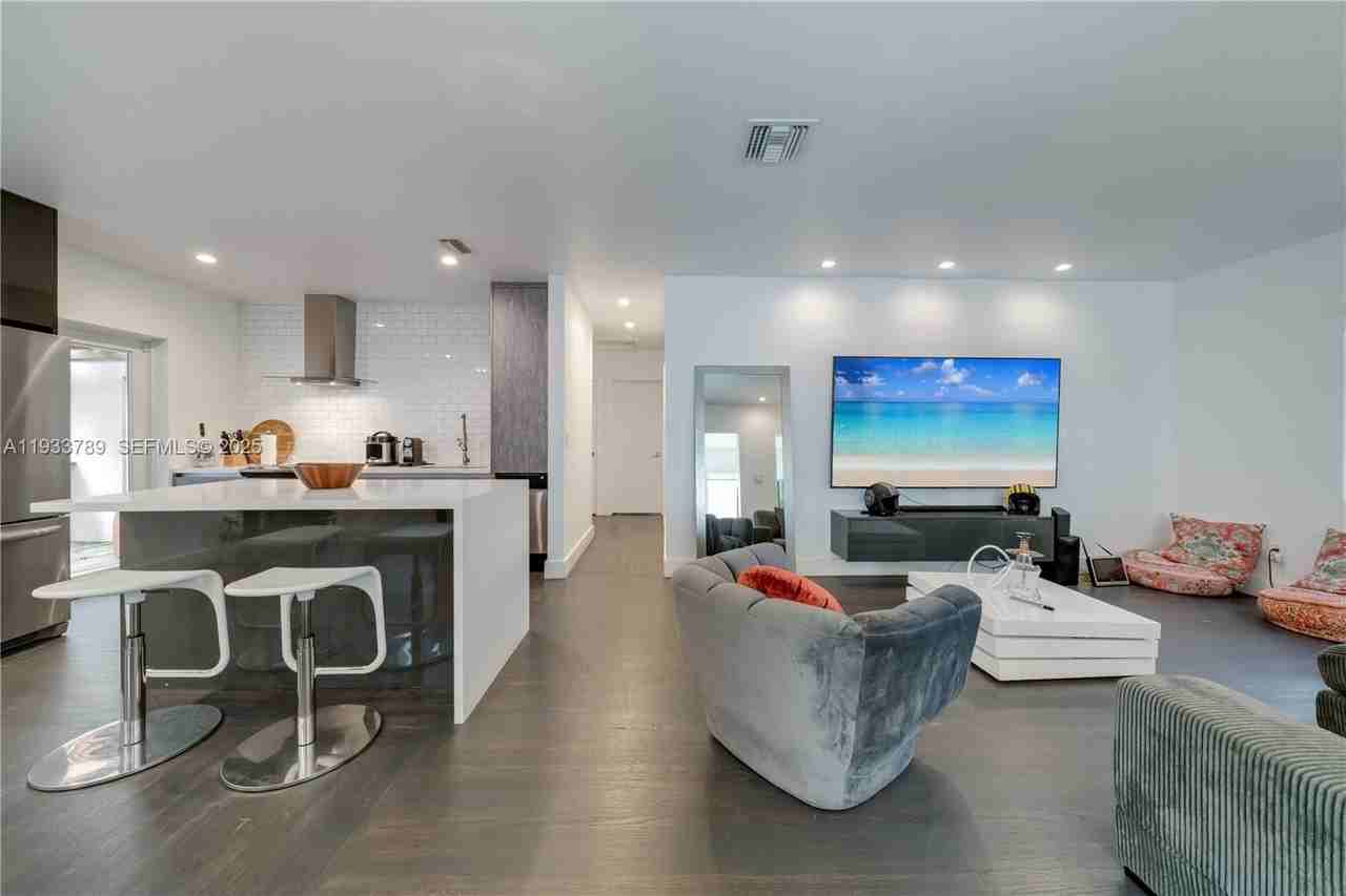 125 Nw 88th St - Photo 6 of 33