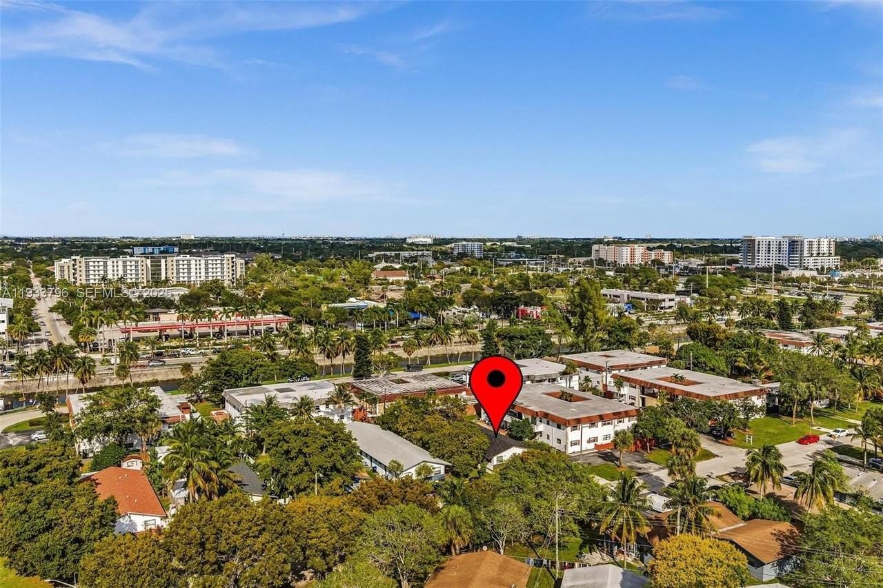 329 Sw 1st Ct #1 - Photo 3 of 34