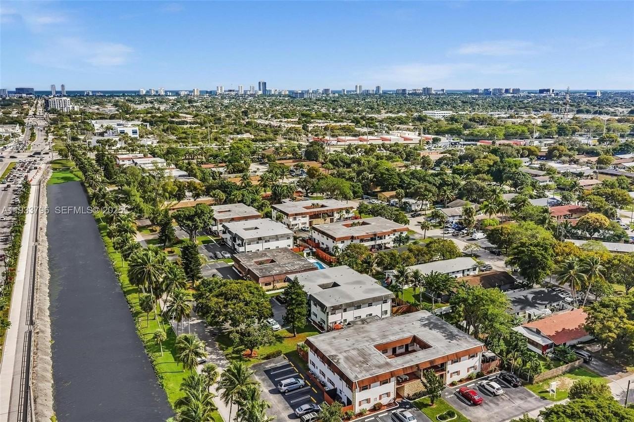 329 Sw 1st Ct #1 - Photo 6 of 34