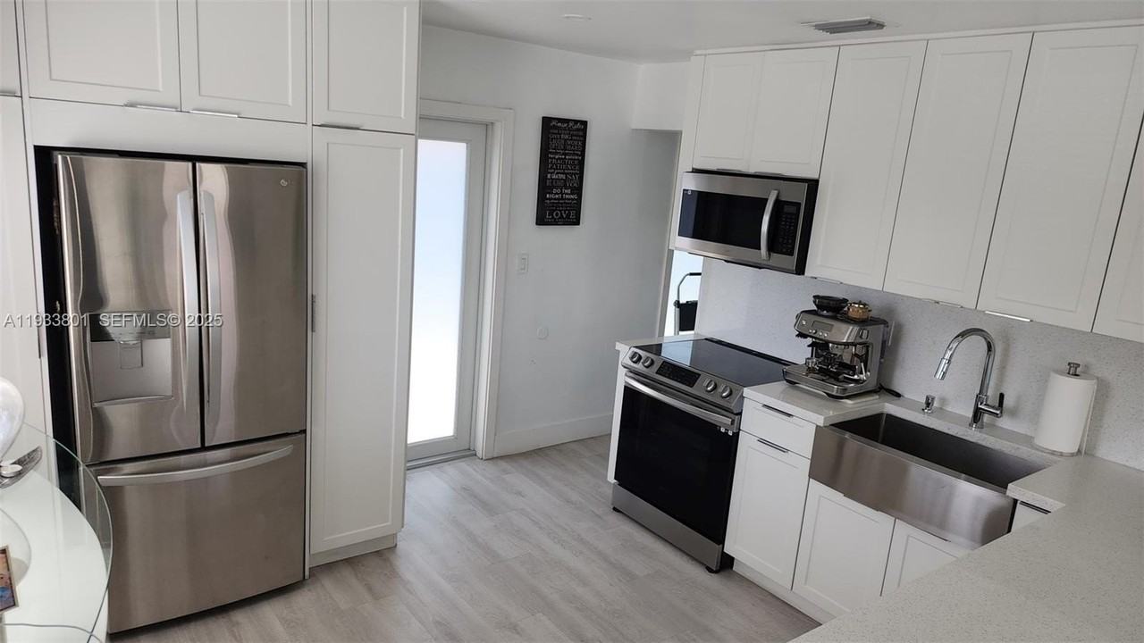 3447 Sw 23rd St #3447 - Photo 6 of 19