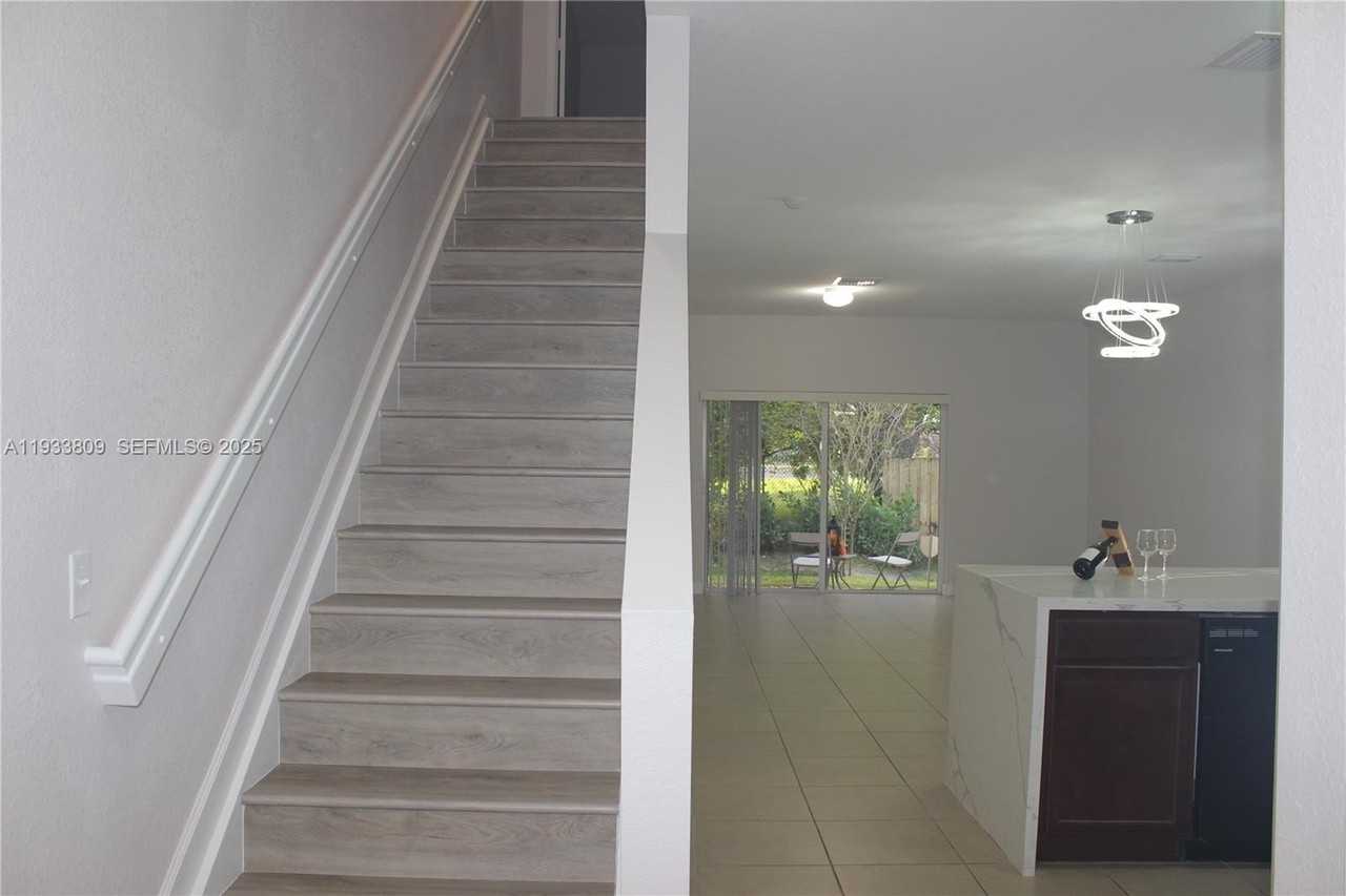 3558 Nw 29th Ct - Photo 5 of 50