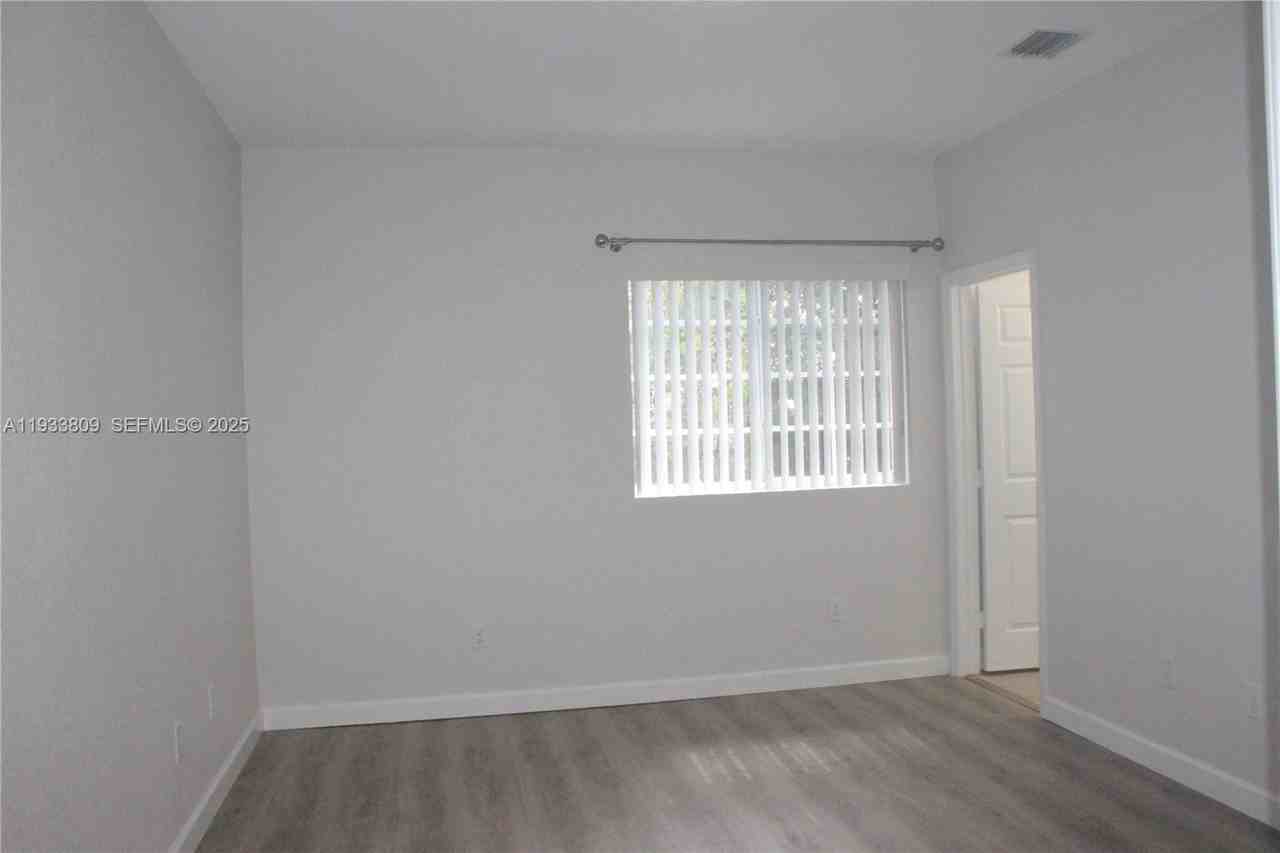 3558 Nw 29th Ct - Photo 7 of 50