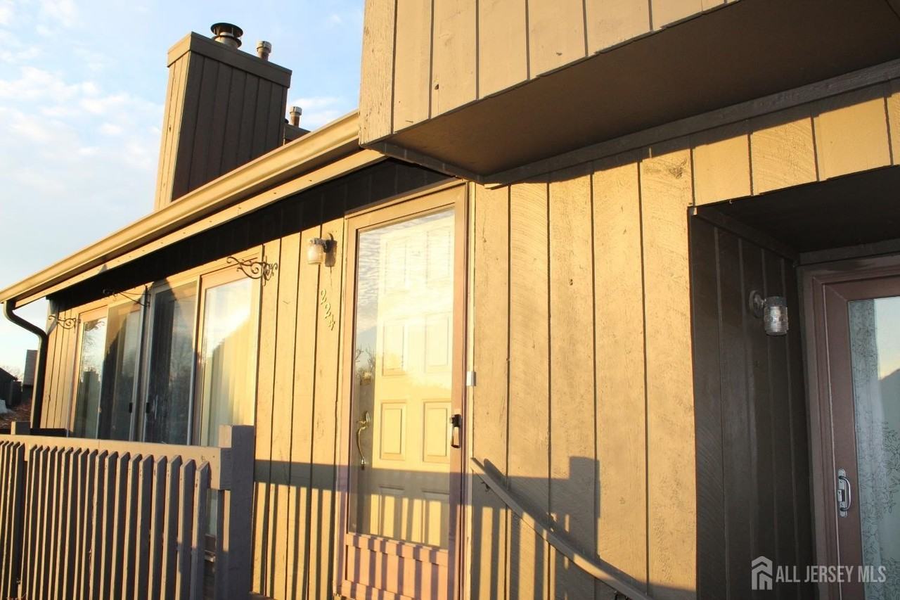 224 Westgate Dr - Photo 2 of 33