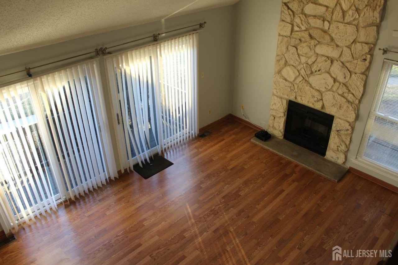 224 Westgate Dr - Photo 3 of 33