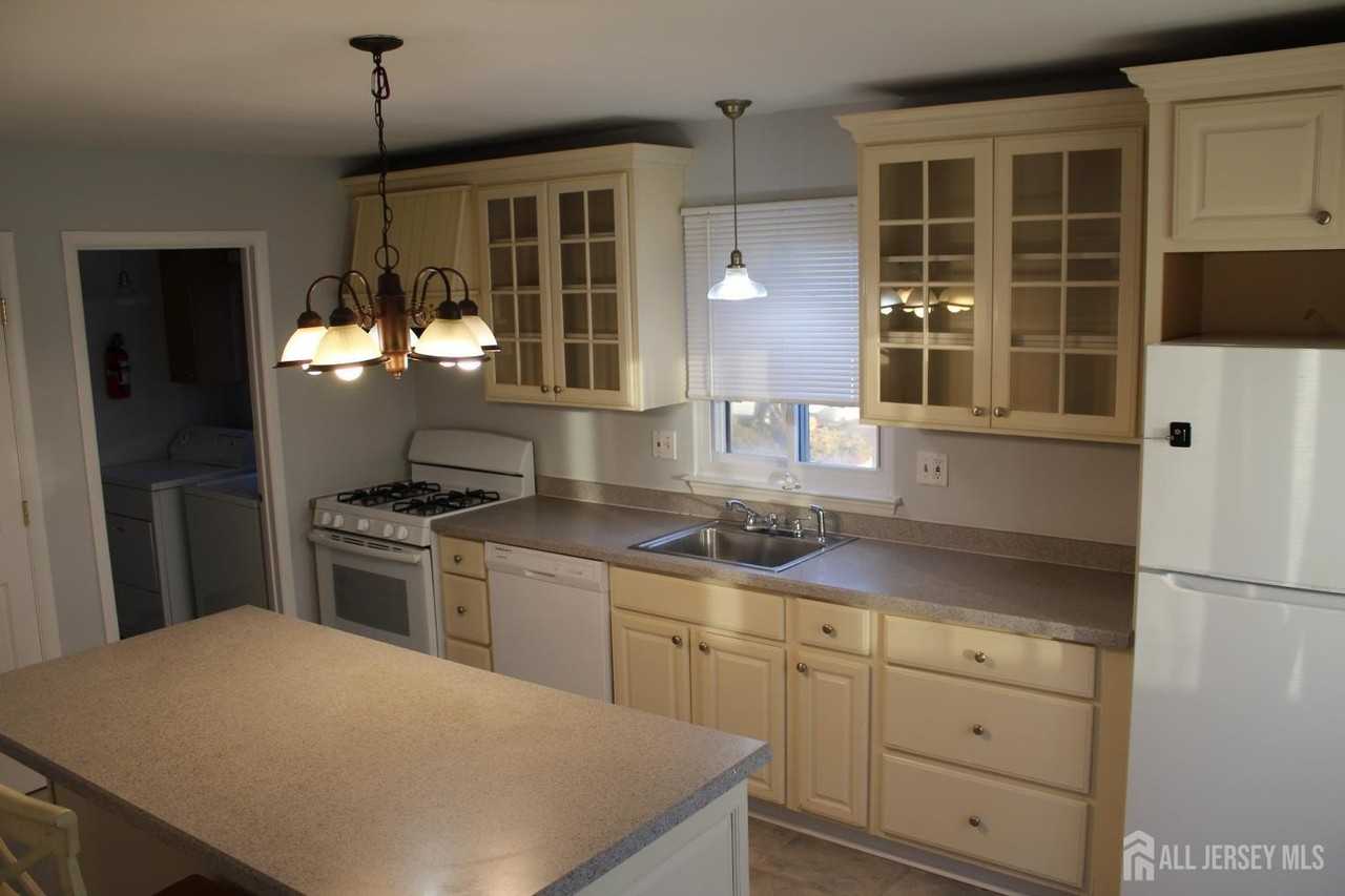 224 Westgate Dr - Photo 5 of 36