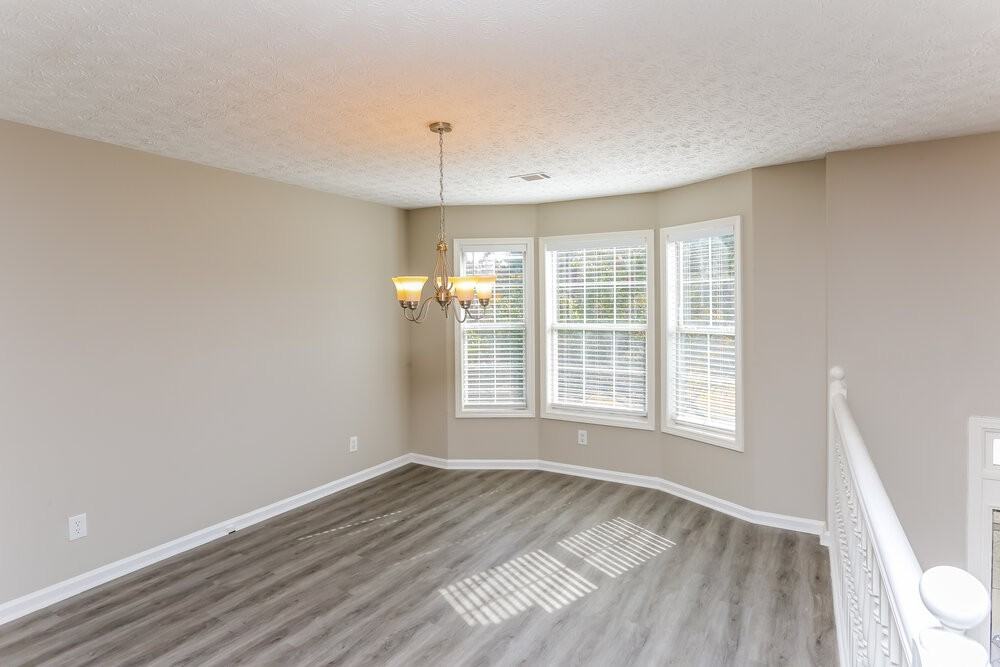 816 Ruswood Rd - Photo 6 of 18