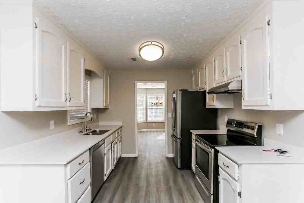 816 Ruswood Rd - Photo 7 of 18