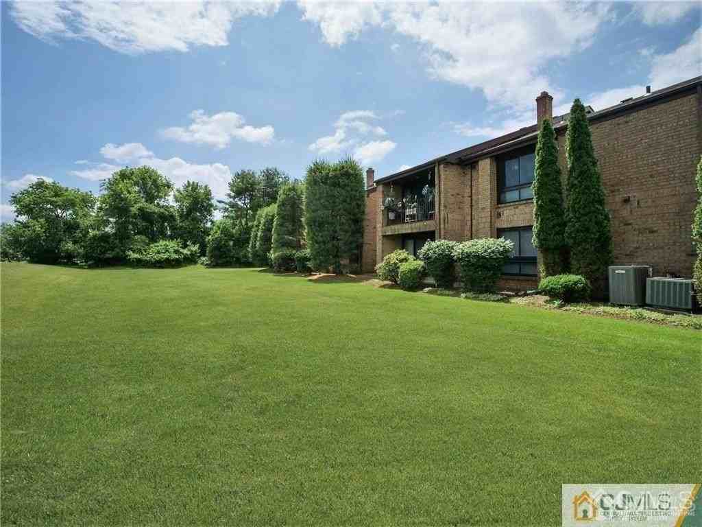 354 Willowbrook Dr - Photo 2 of 13