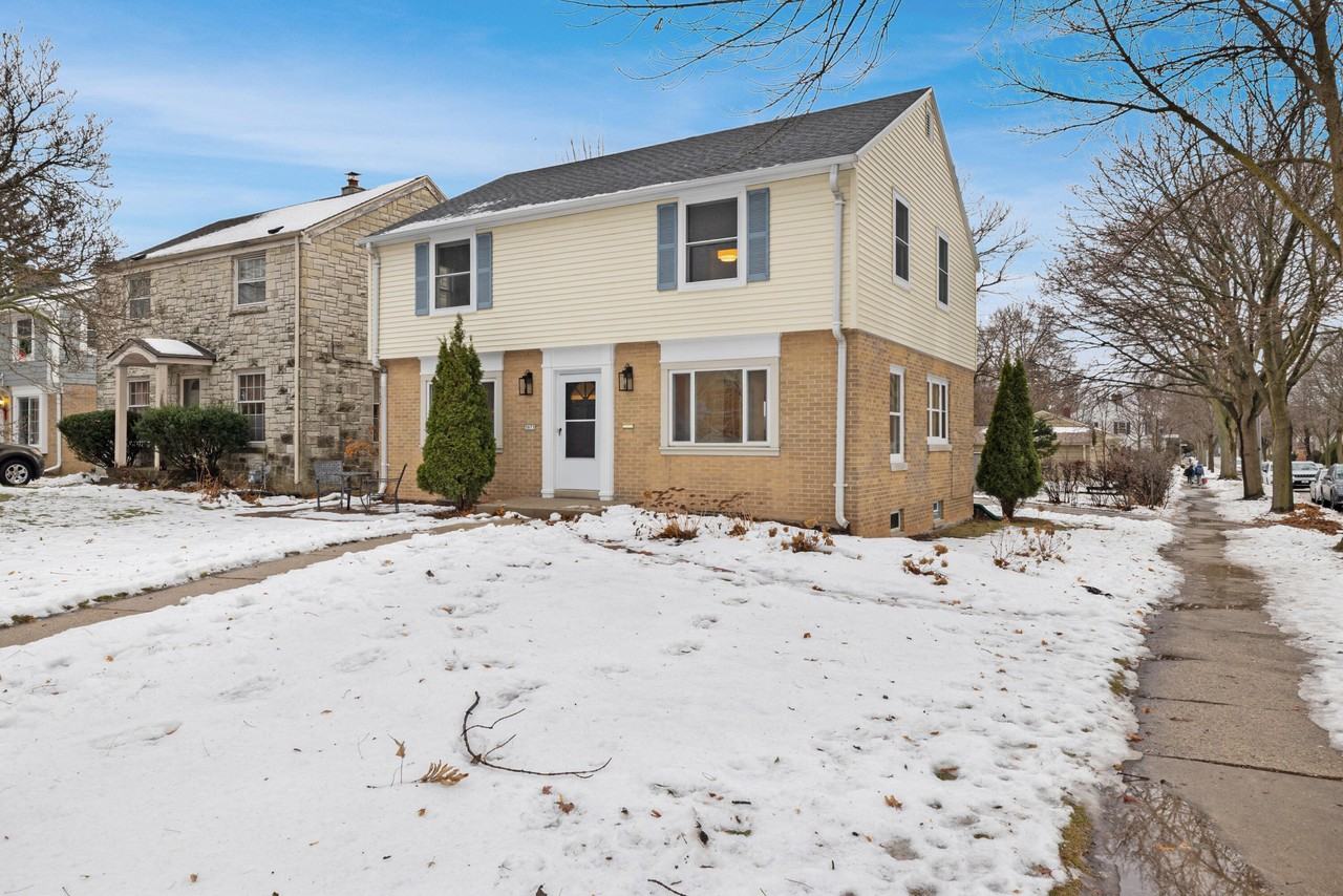 5873 N Santa Monica Blvd - Photo 2 of 22