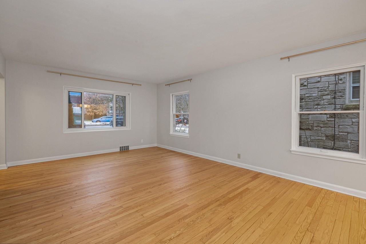 5873 N Santa Monica Blvd - Photo 3 of 22