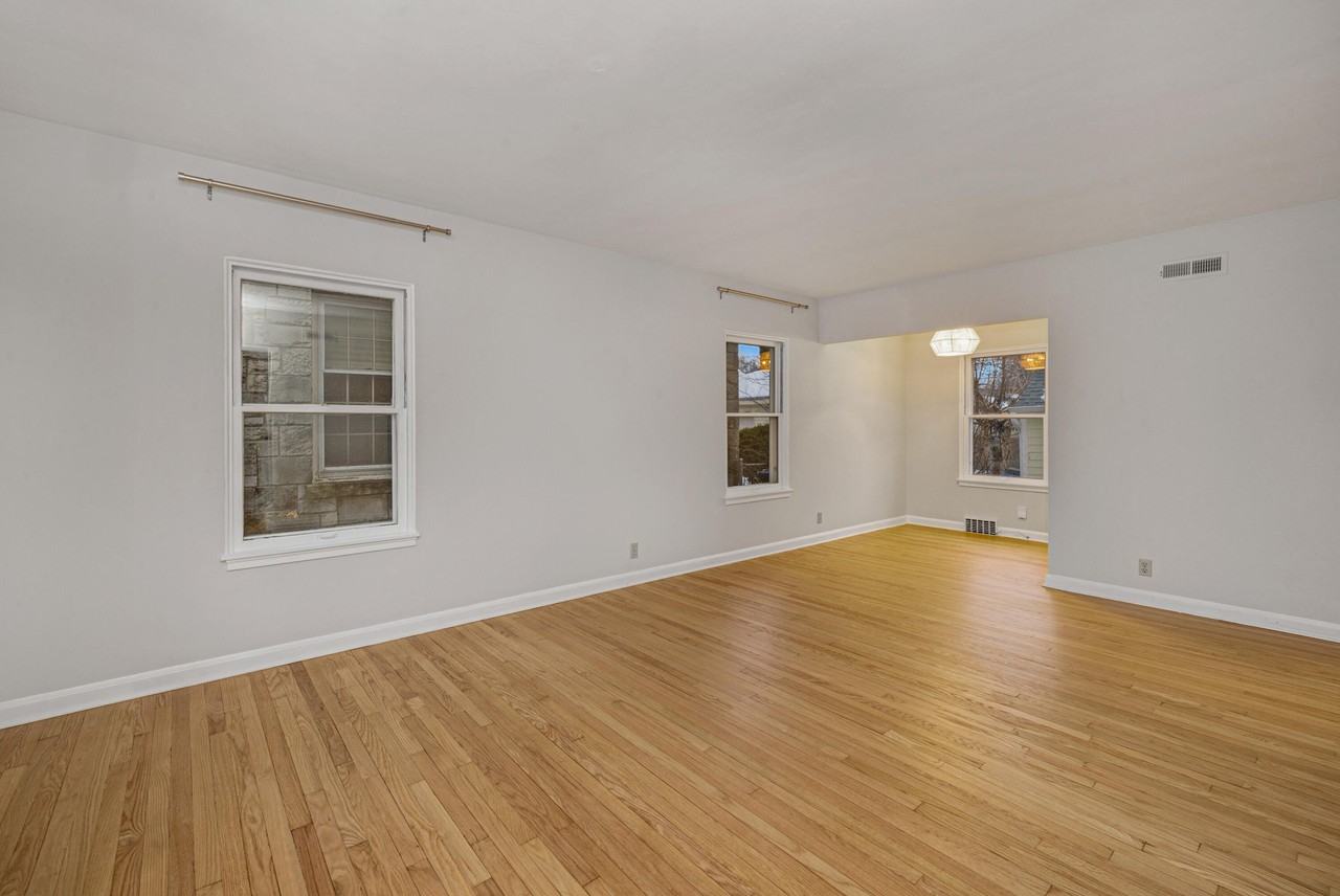 5873 N Santa Monica Blvd - Photo 4 of 22