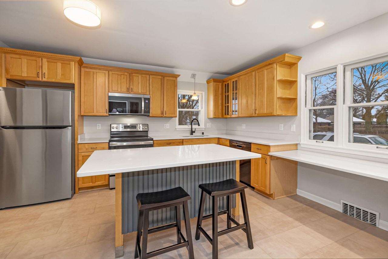 5873 N Santa Monica Blvd - Photo 5 of 22