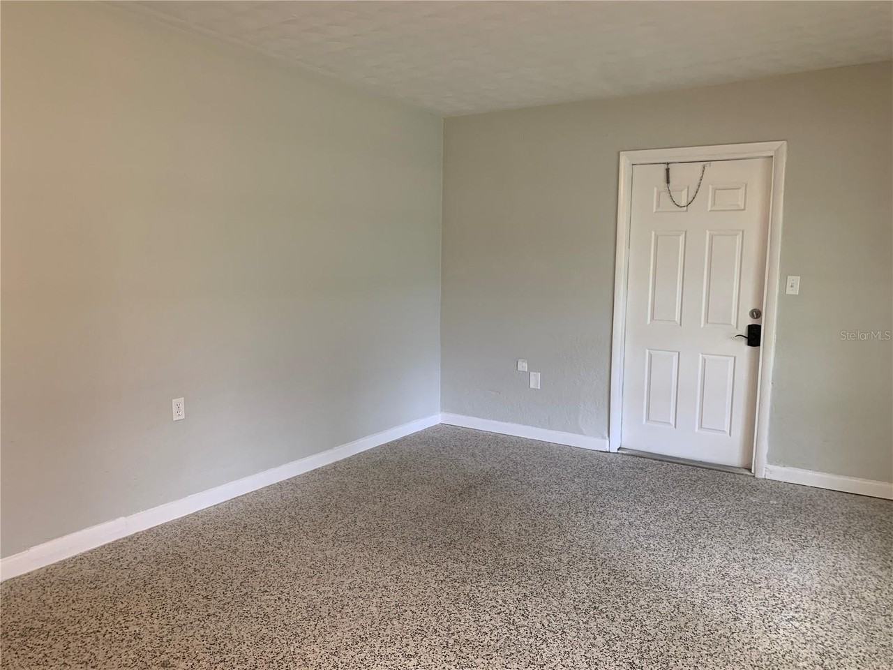 219 21st St E #B - Photo 7 of 10