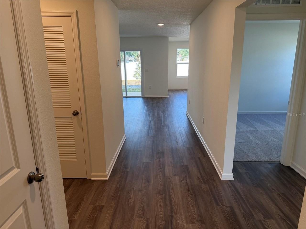 8 Rolling Fern Dr - Photo 3 of 13