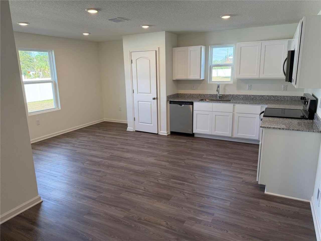 8 Rolling Fern Dr - Photo 7 of 13