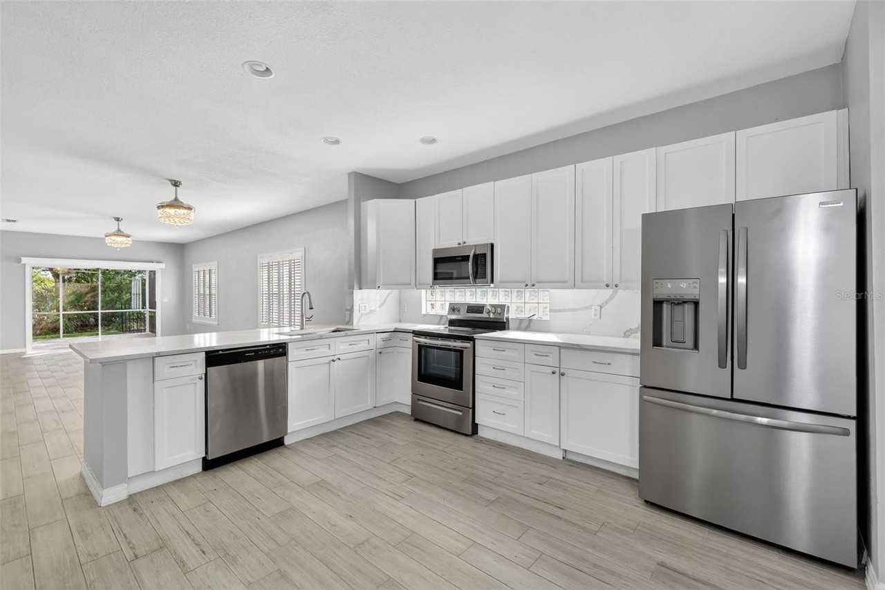 8025 Saint Andrews Way - Photo 7 of 25