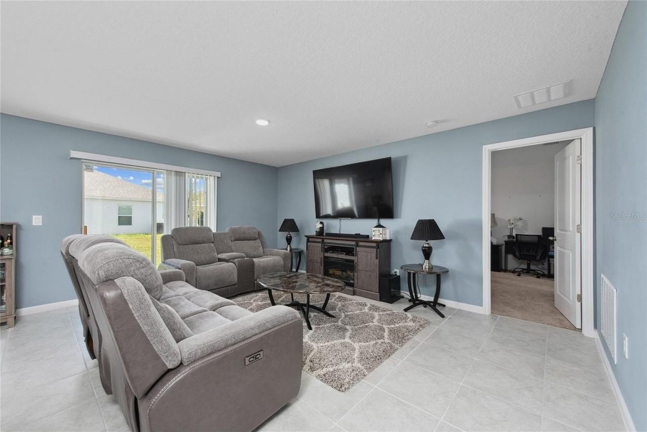 723 Jefferson St - Photo 6 of 7