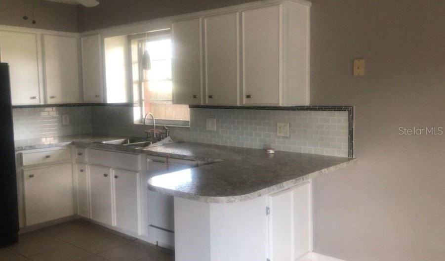 2326 York Pl - Photo 2 of 11