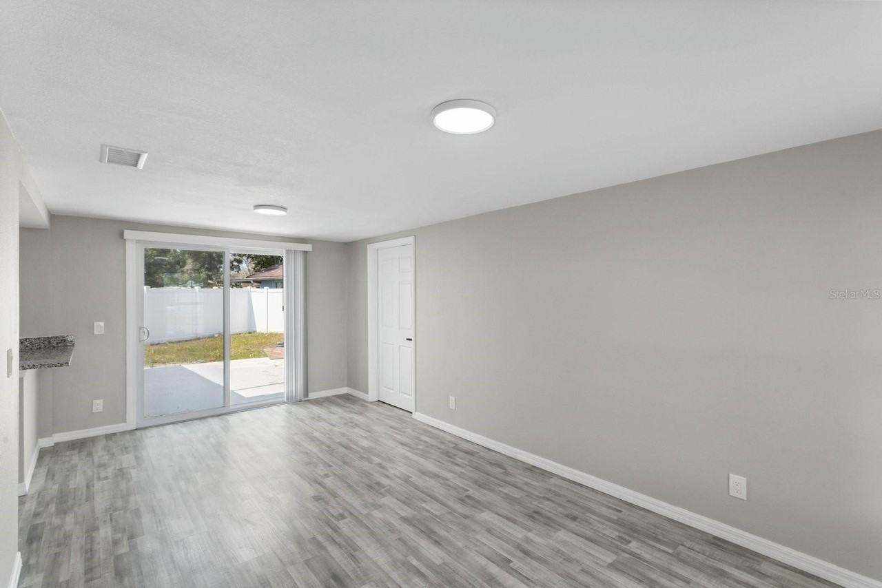 6802 W Comanche Ave - Photo 4 of 28