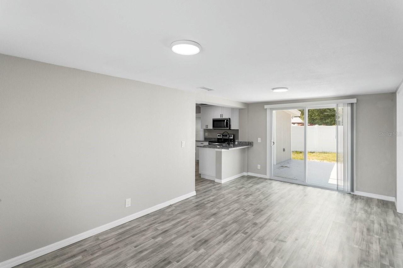 6802 W Comanche Ave - Photo 5 of 28