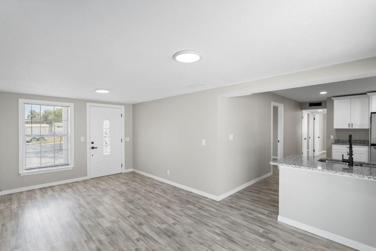 6802 W Comanche Ave - Photo 6 of 28