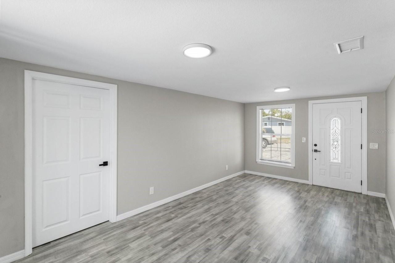 6802 W Comanche Ave - Photo 7 of 28