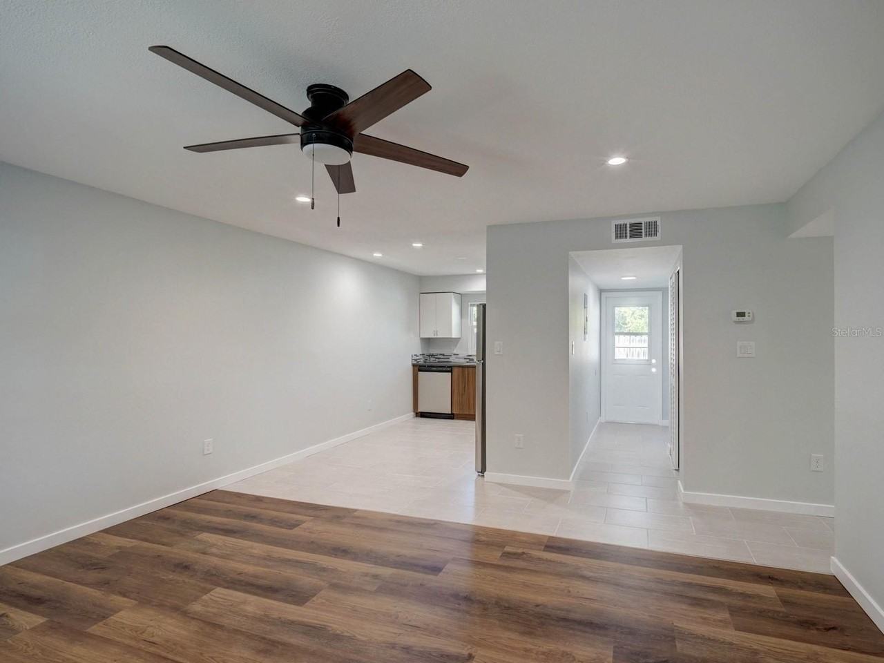 1007 Sumner Blvd #B - Photo 4 of 17