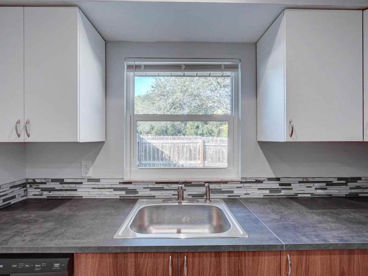 1007 Sumner Blvd #B - Photo 6 of 17