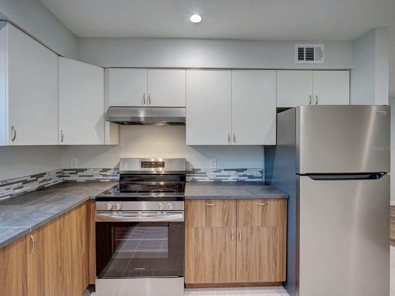 1007 Sumner Blvd #B - Photo 7 of 17