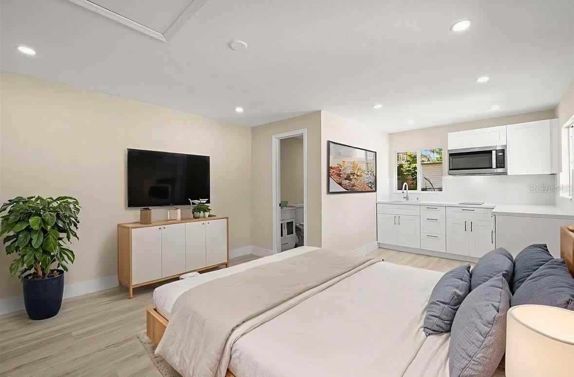 4135 Des Moines St Ne - Photo 2 of 4