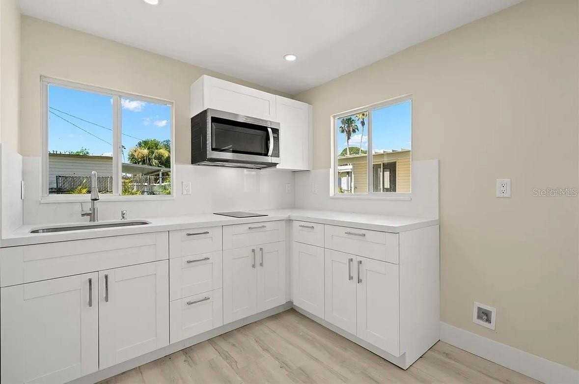 4135 Des Moines St Ne - Photo 4 of 4