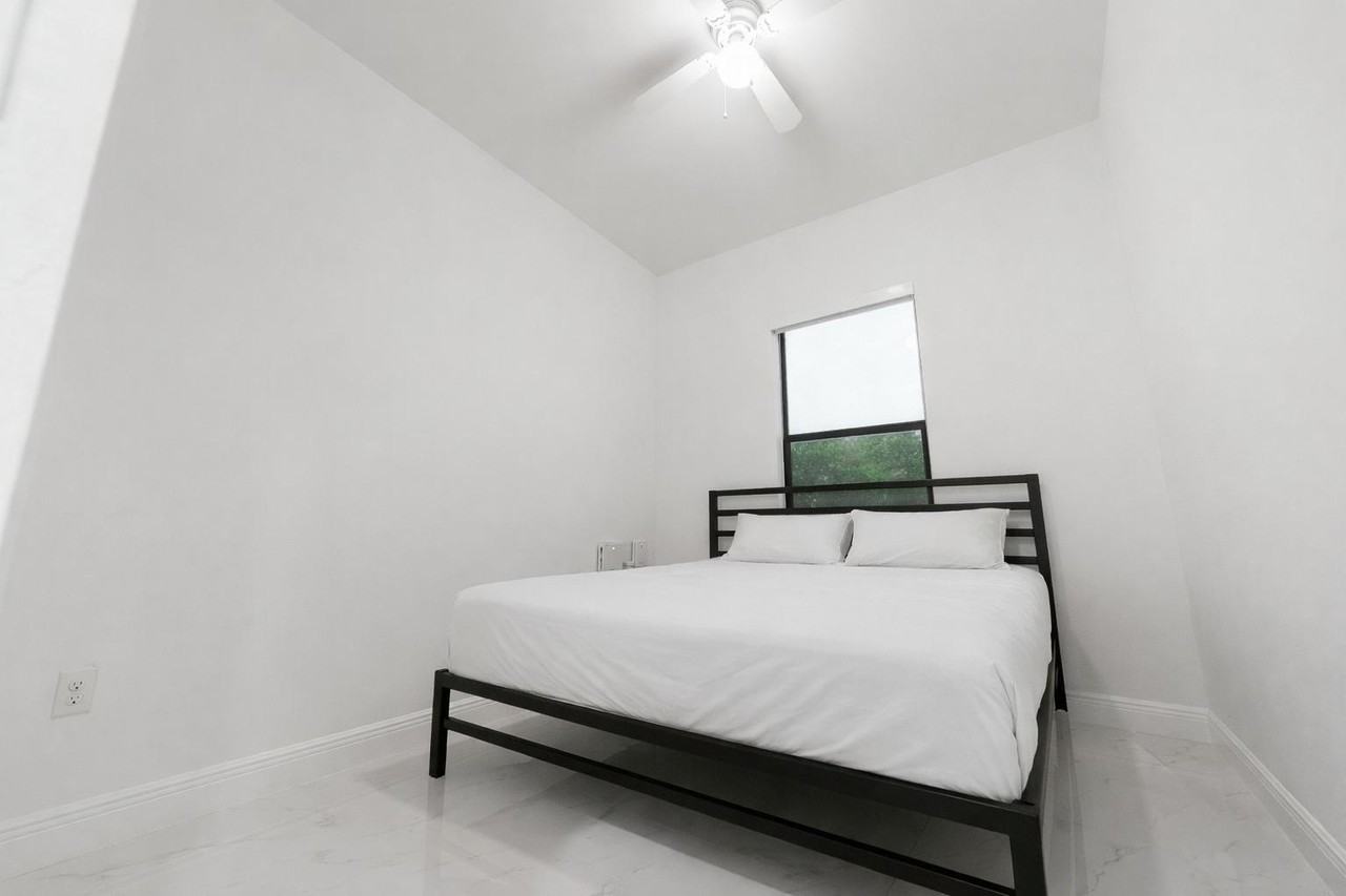 W 9th St - Photo 7 of 7