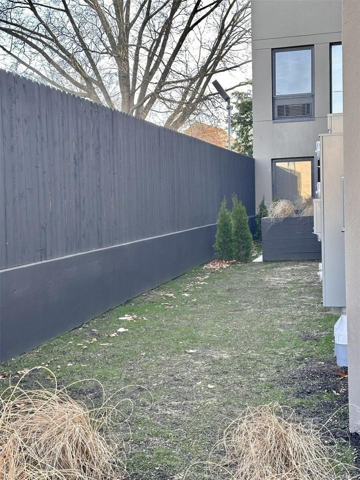 362 W Merrick Rd Unit 203 #203 - Photo 5 of 5