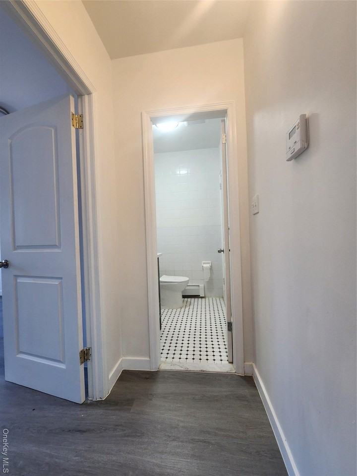 6121 159th St - Photo 5 of 6