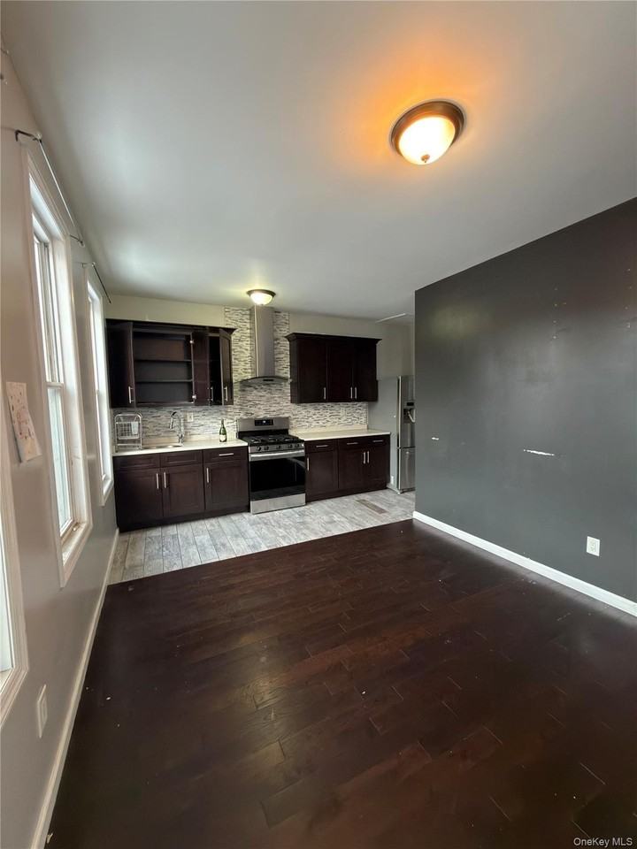 3145 84th St 2nd Fl #2ndFL - Photo 4 of 5