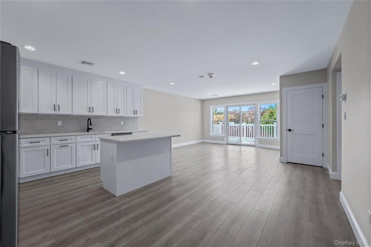 110 School St #6 - Photo 6 of 18