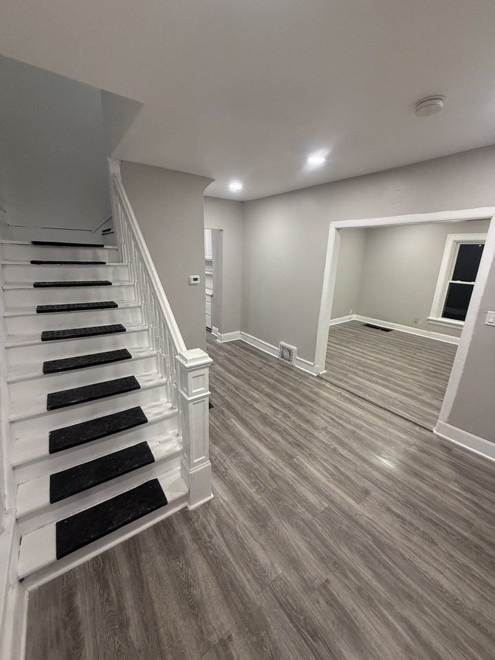 746 N Schuyler Ave - Photo 5 of 50