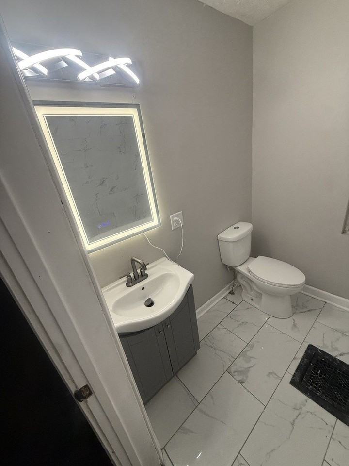 746 N Schuyler Ave - Photo 6 of 50